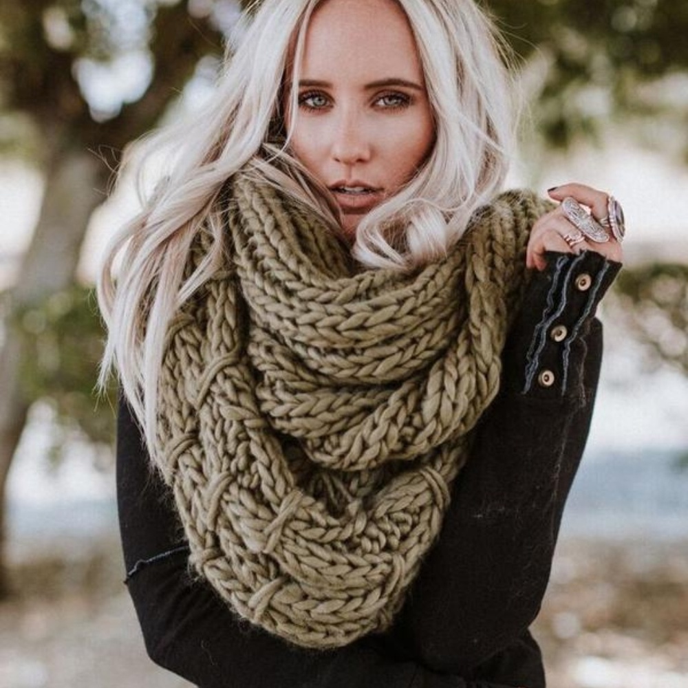 Chunky knit infinity scarf